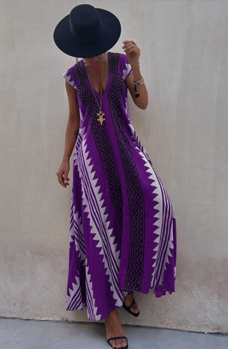 Freizeitkleid mit V-Ausschnitt