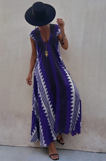 Freizeitkleid mit V-Ausschnitt