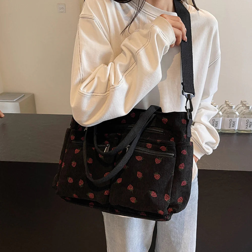 Helja - Umhängetasche Mit Erdbeerdruck