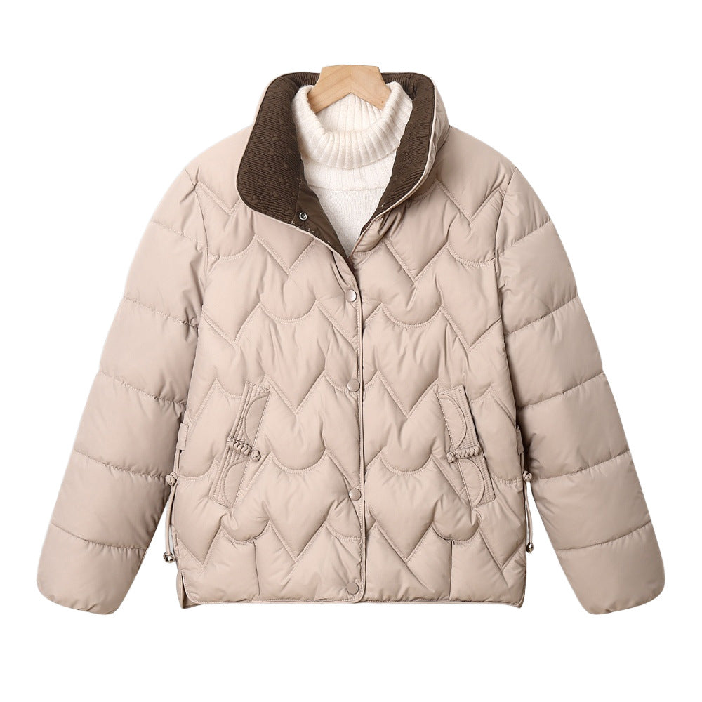 Damen kurze gesteppte Pufferjacke mit Bogensteppung und Druckknopfblende