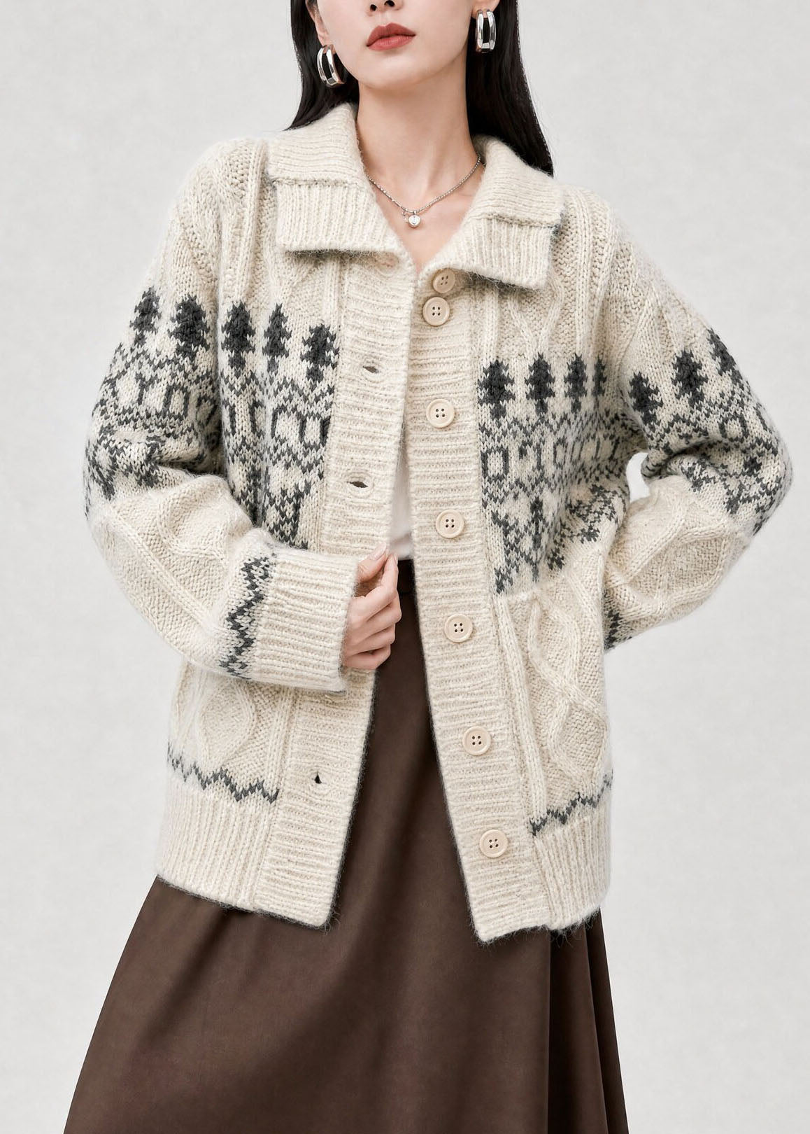 Damen Strickjacke mit Peter-Pan-Kragen und lockerer Passform