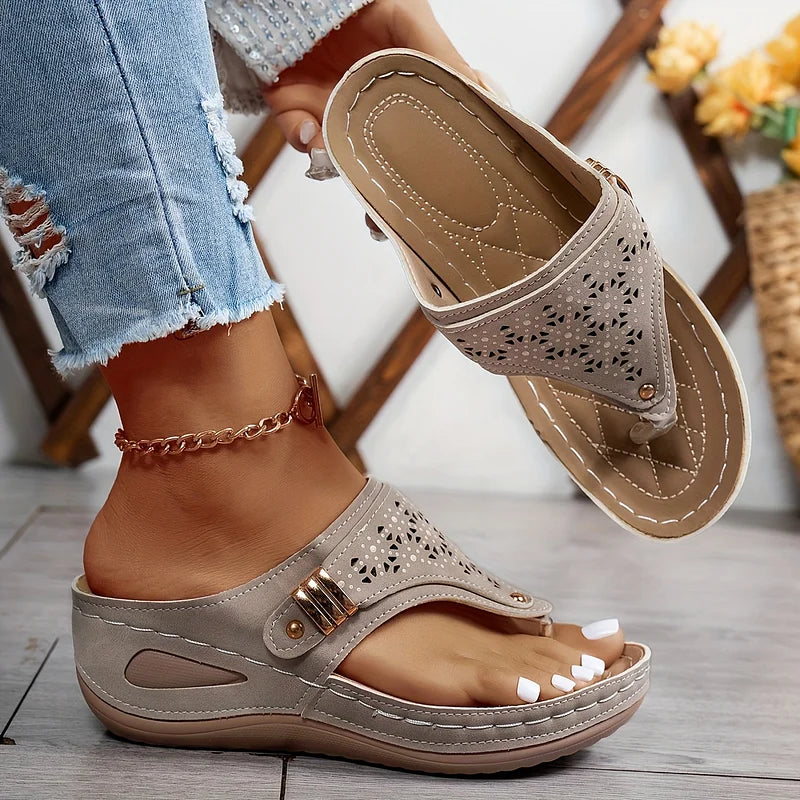 Tiara | Stilvolle Keilsandalette