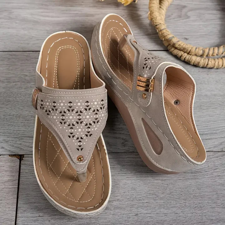 Tiara | Stilvolle Keilsandalette