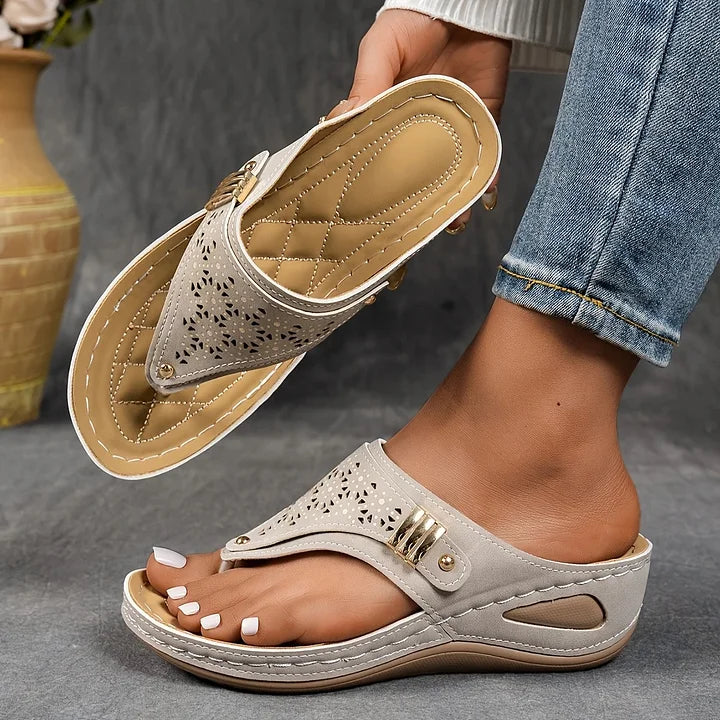 Tiara | Stilvolle Keilsandalette