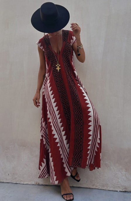 Freizeitkleid mit V-Ausschnitt
