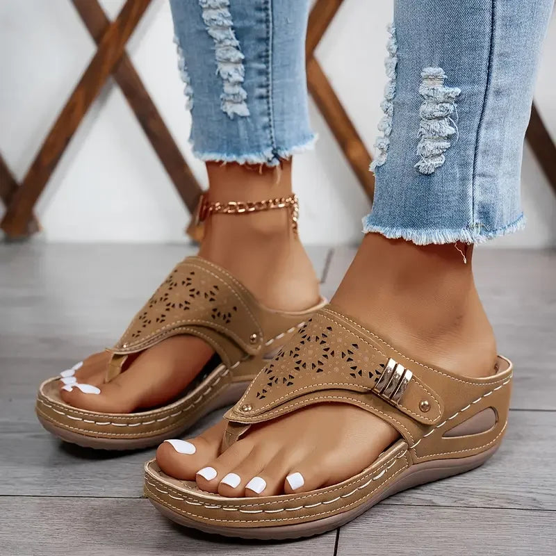 Tiara | Stilvolle Keilsandalette