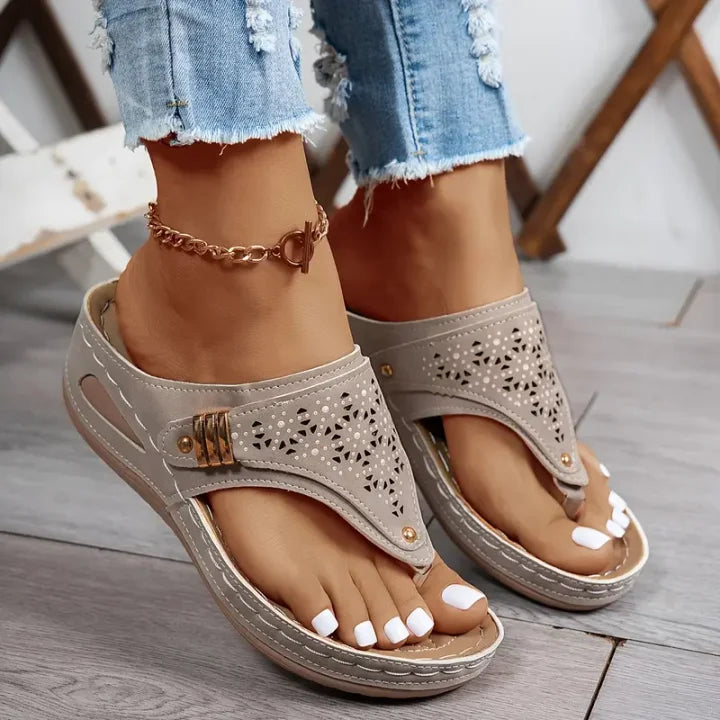 Tiara | Stilvolle Keilsandalette