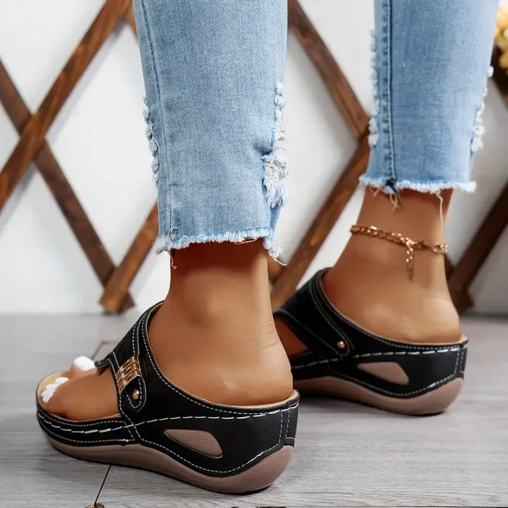 Tiara | Stilvolle Keilsandalette