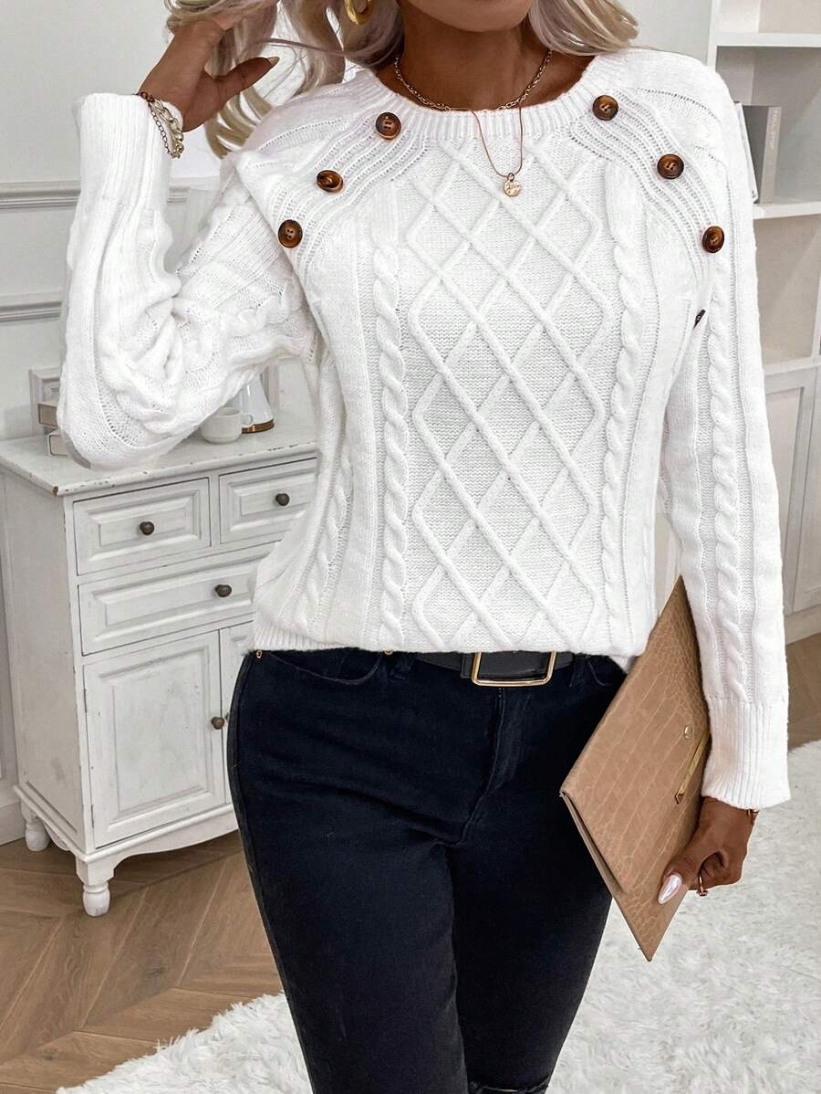 Clara – Pullover mit Knopfdetails und Zopfmuster