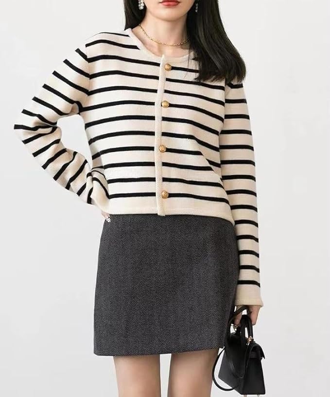 Gemütlicher gestreifter Strickpullover für den Herbst