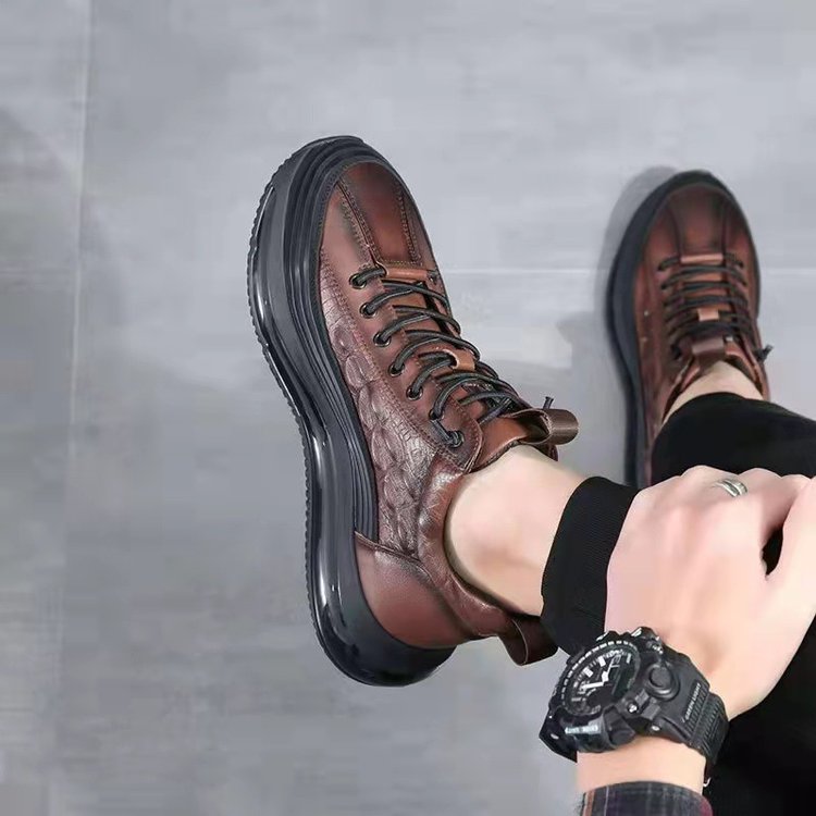 Herren Sneakers mit Krokodil-Prägung und Schnürung