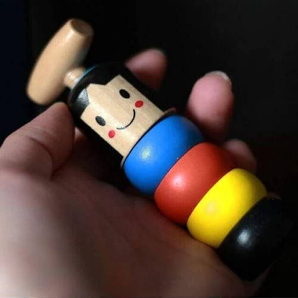 Magisches Holzspielzeug – Die Puppe, die immer wieder aufsteht!