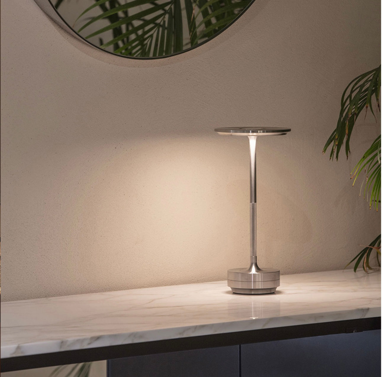 Kabellose LED-Tischlampe mit Touch-Dimmer aus Aluminium IP44