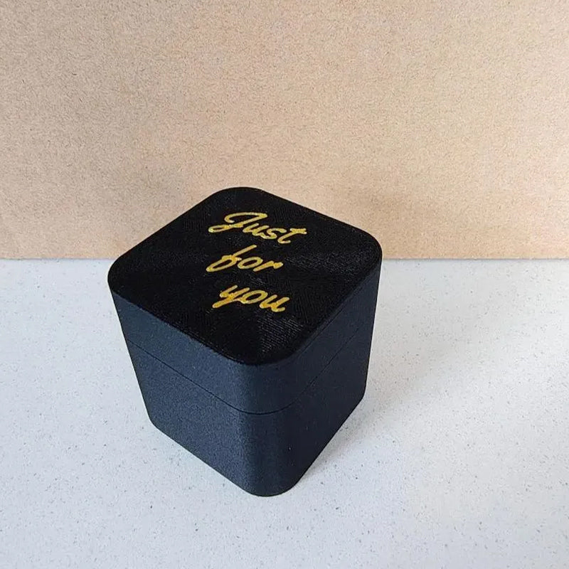 【Bis zu 50% Rabatt】Mittelfinger in einer Box