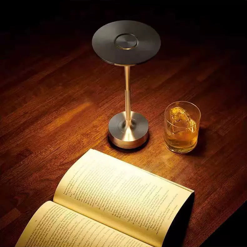 Kabellose LED-Tischlampe mit Touch-Dimmer aus Aluminium IP44