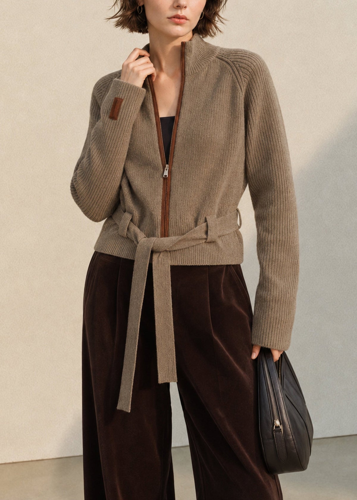 Damen-Strickjacke mit Stehkragen, Reißverschluss und Schnürung