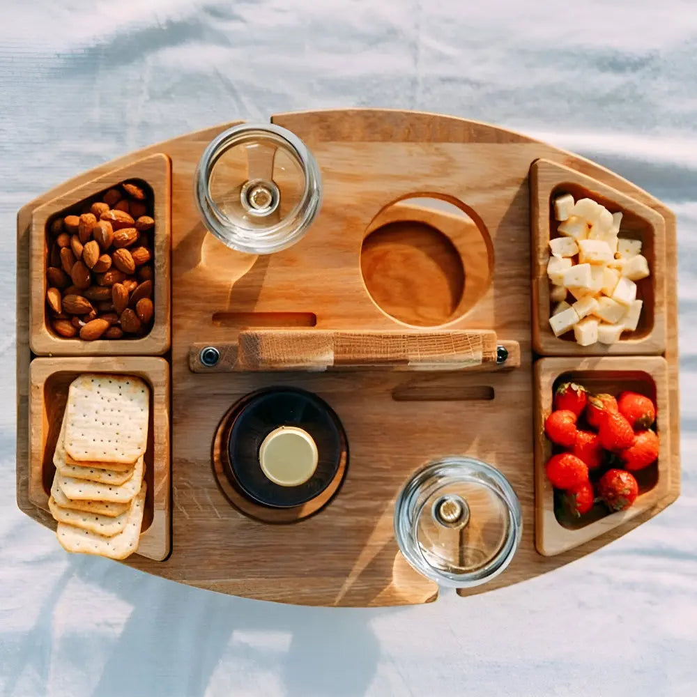 Klappbarer Holz-Picknicktisch | Mit Flaschen und Glashalter | Snackfach | PicknickWerk