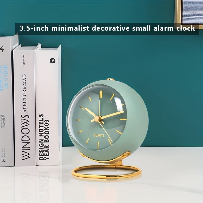 Lautlose Tischuhr | Nordic-Design | Leuchtende Zeiger & Goldene Details | GlowTime