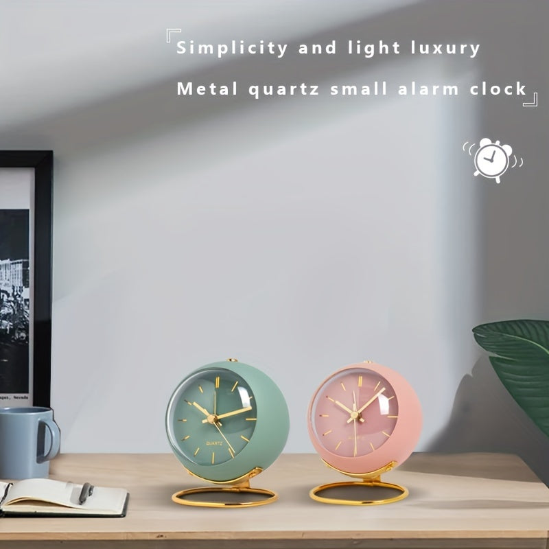 Lautlose Tischuhr | Nordic-Design | Leuchtende Zeiger & Goldene Details | GlowTime