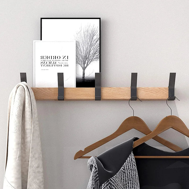 Wandgarderobe mit beweglichen Doppelhaken – Holz & Aluminium