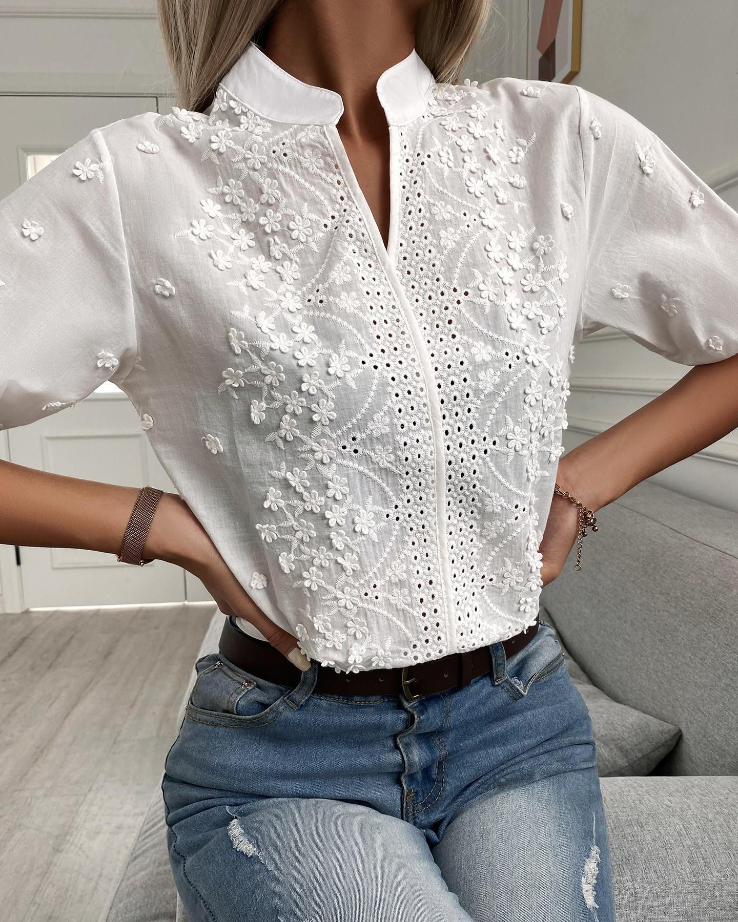 Enid – Bestickte Bluse mit Knopfleiste vorne