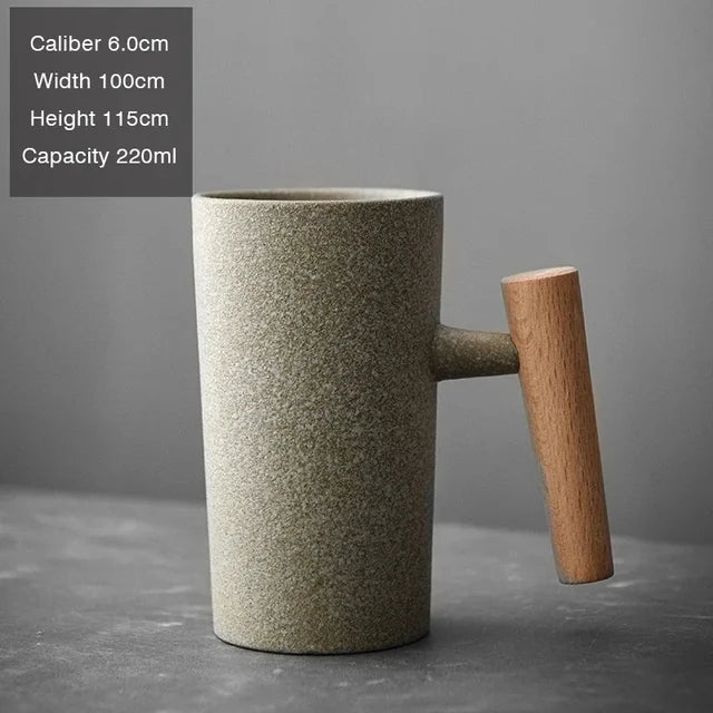 Vintage Kaffeebecher mit Holzgriff aus Steingut