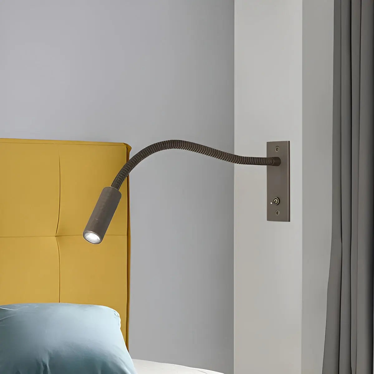 Wandleselampe mit flexiblem Arm und drei Lichtfarben