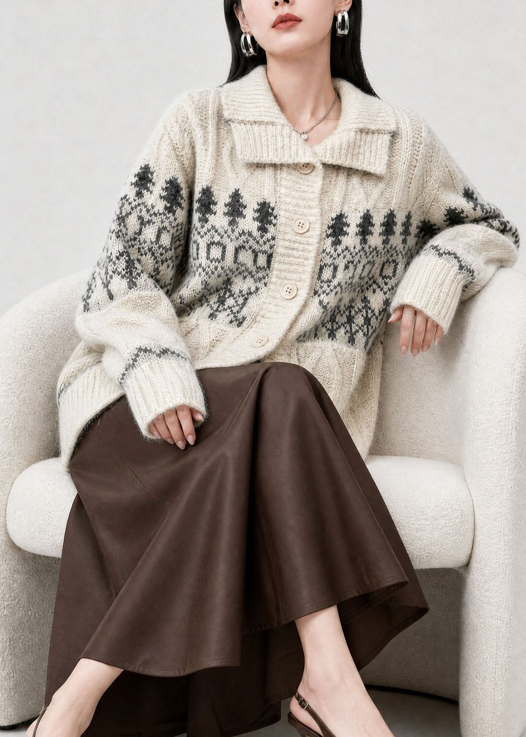 Damen Strickjacke mit Peter-Pan-Kragen und lockerer Passform