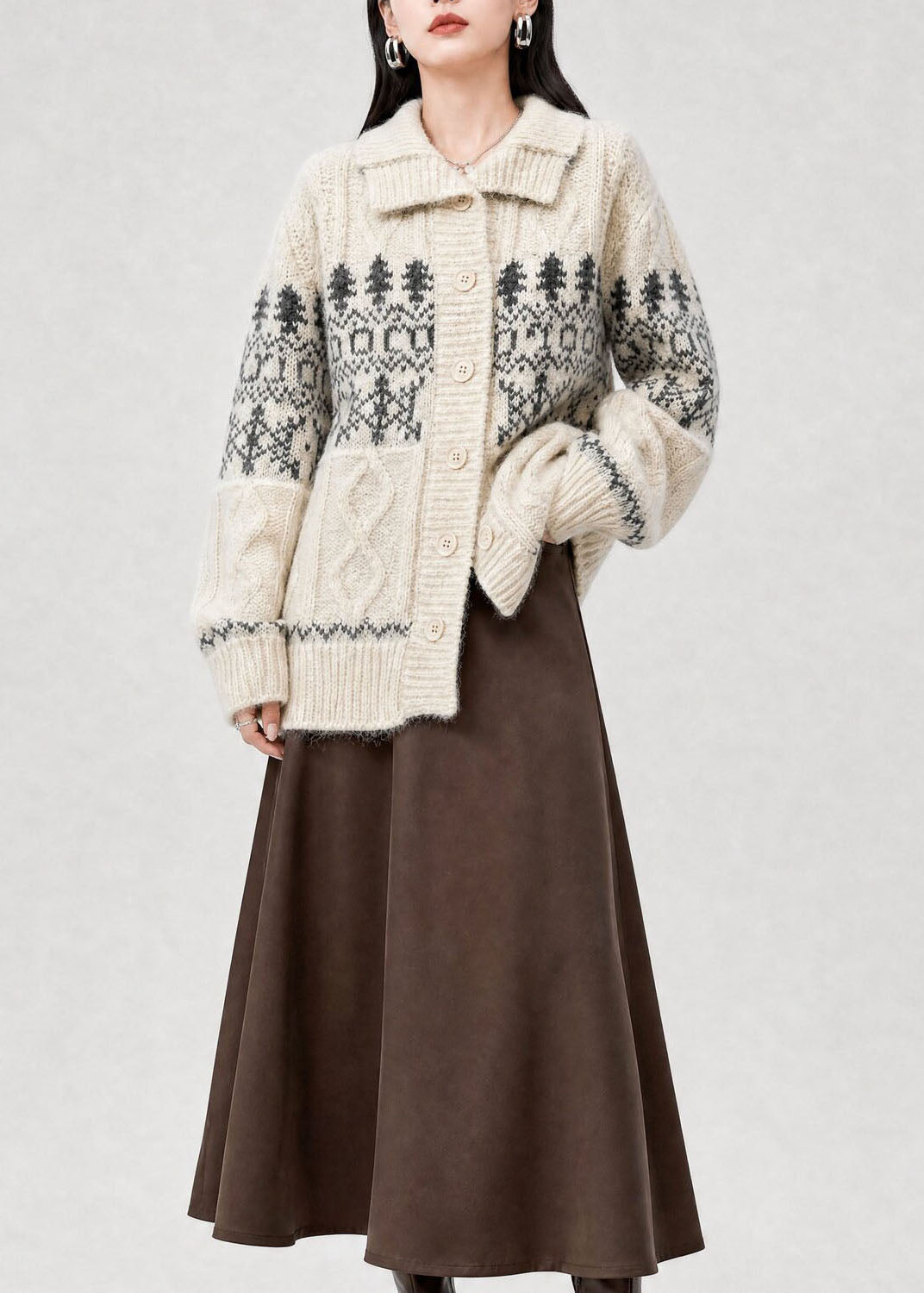 Damen Strickjacke mit Peter-Pan-Kragen und lockerer Passform