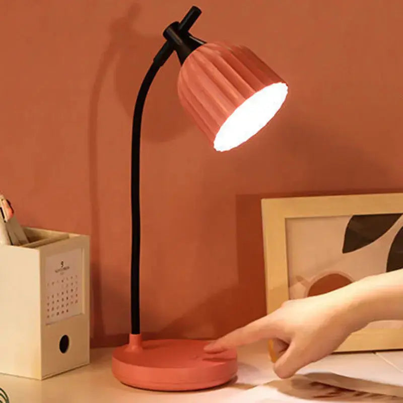 LED Schreibtischlampe dimmbar – flexibel für Schreibtisch & Nachttisch