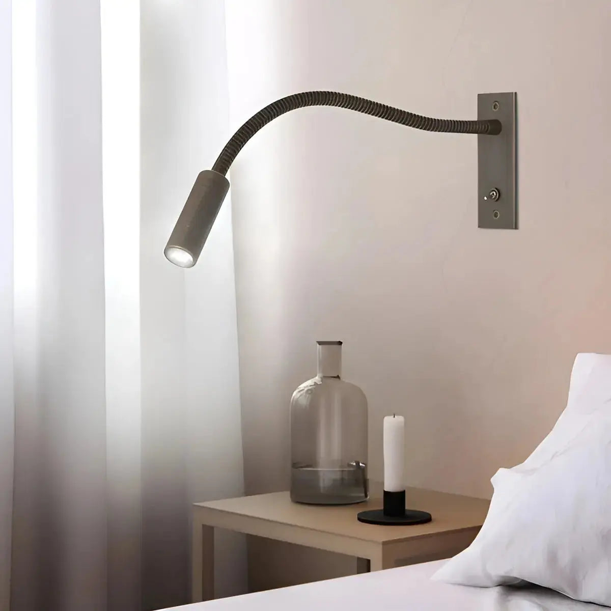 Wandleselampe mit flexiblem Arm und drei Lichtfarben
