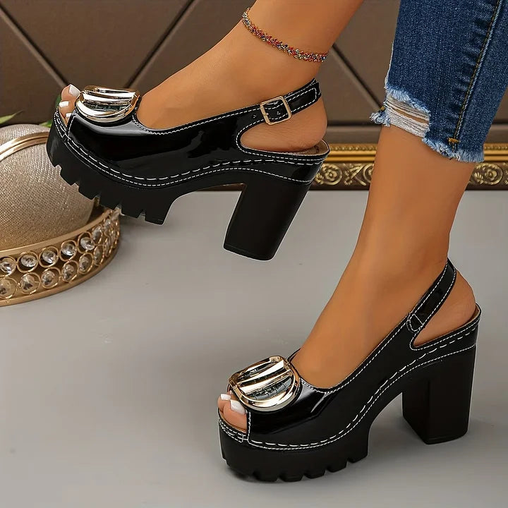 Megyn – Pumps Mit Vintage-Metallschnalle