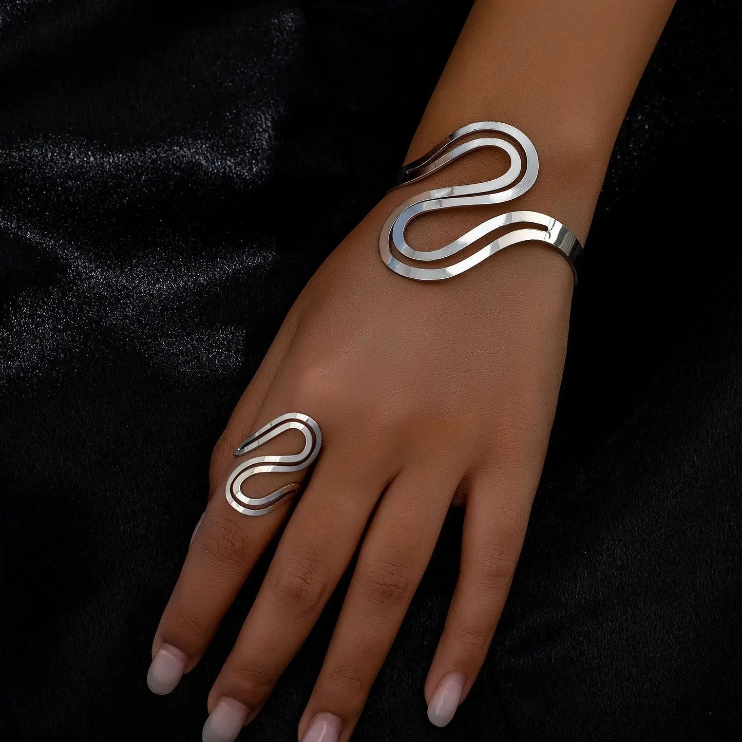 2er Set aus vergoldetem Armband und Ring in Schlangenform