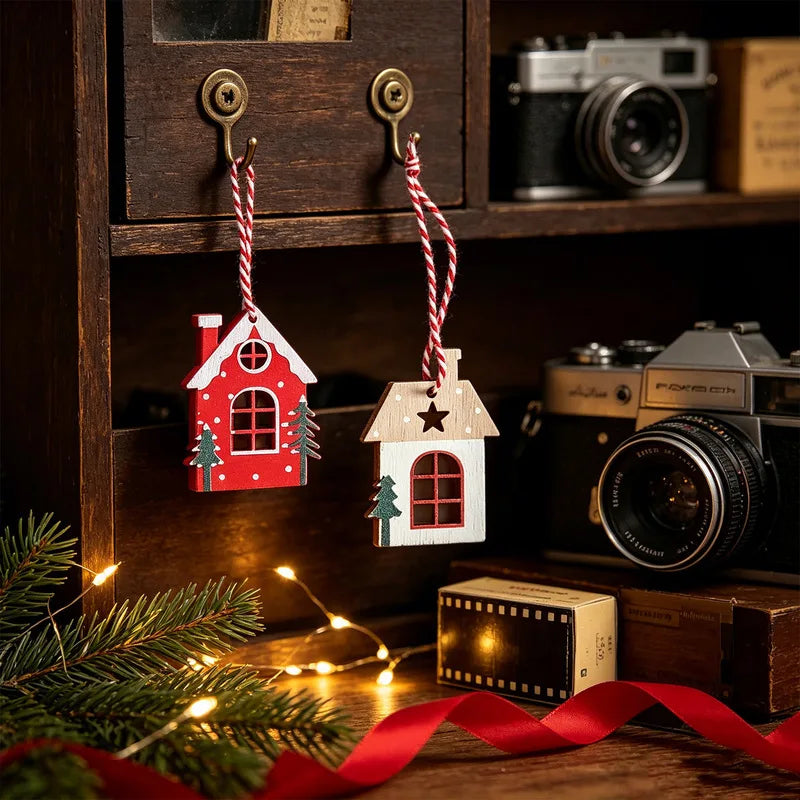 Rustikale Weihnachtsanhänger aus Holz in Hausform (8er-Set)