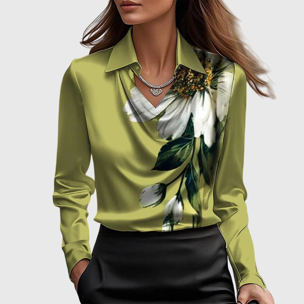 Sylvia – Bluse mit luxuriösem Glanz und Faltenkragen