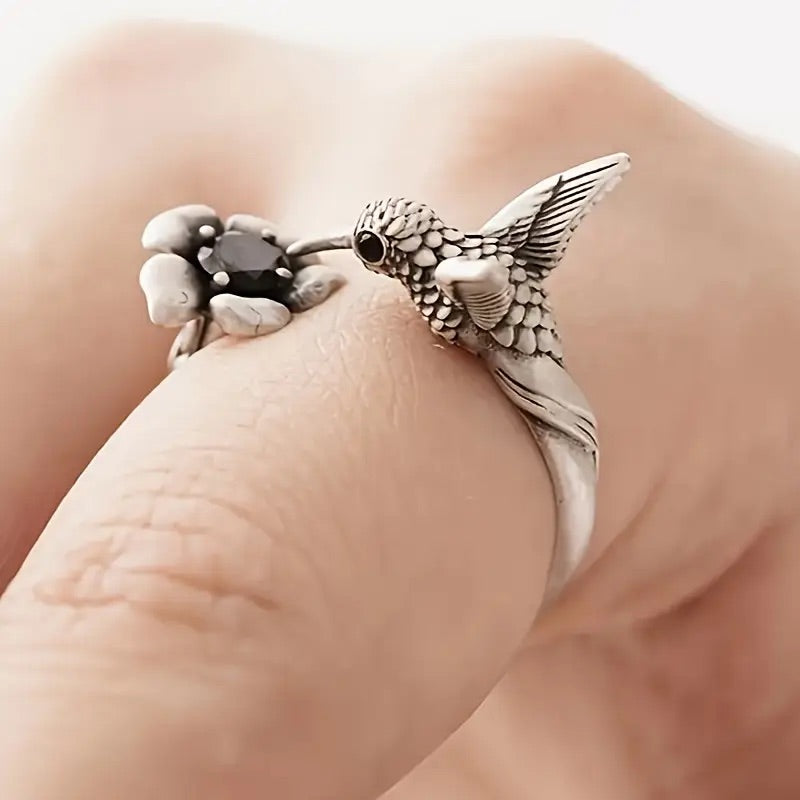 Kolibri & Blüten Ring – Verstellbarer offener Vogelring für Frauen