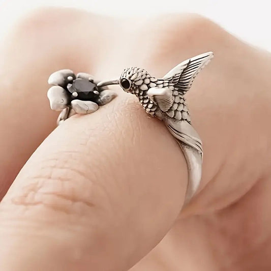 Kolibri & Blüten Ring – Verstellbarer offener Vogelring für Frauen