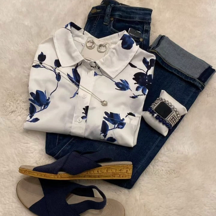 Blaue Blumenbluse für Frühlings- und Alltagseleganz