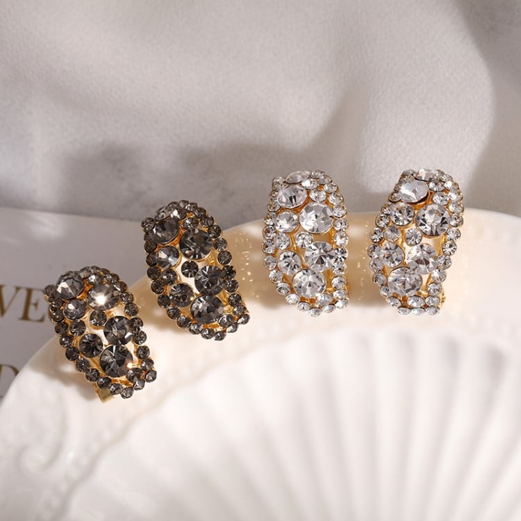 Glänzende Diamantohrringe