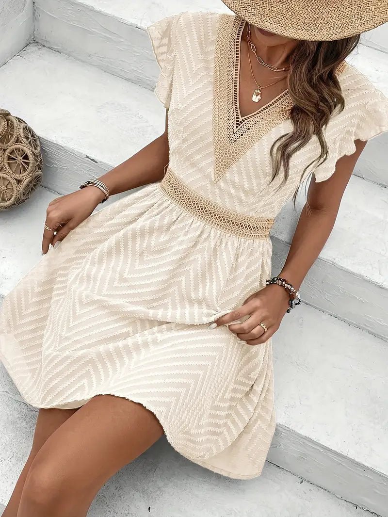 Lillian - Minikleid Mit Spitzenbesatz Und V-Ausschnitt