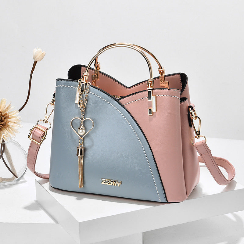 Handtasche Kunstleder mit Metallhenkeln und Herz-Anhänger
